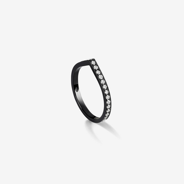 1 row ring in black gold 18 carat paved with diamonds